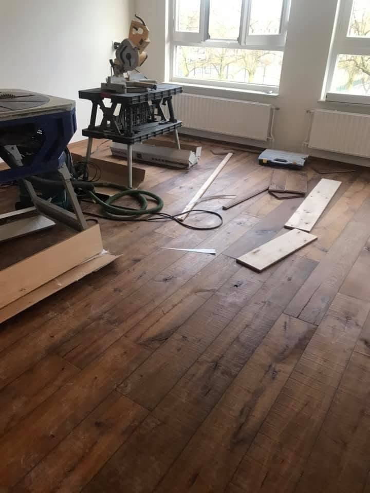 Houten vloer leggen