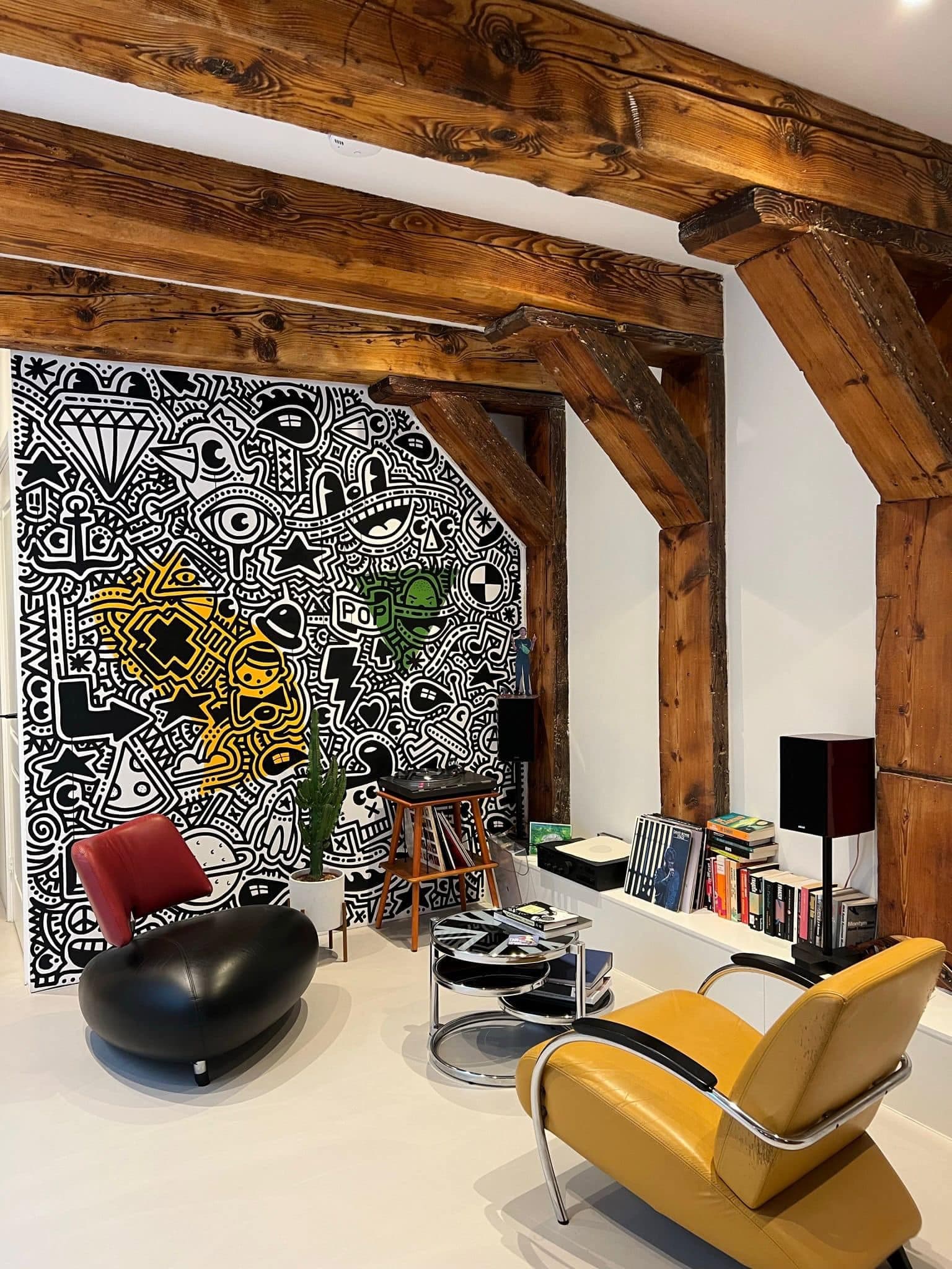 Renovatie monumentaal pand - blootgelegde balken en stucwerk